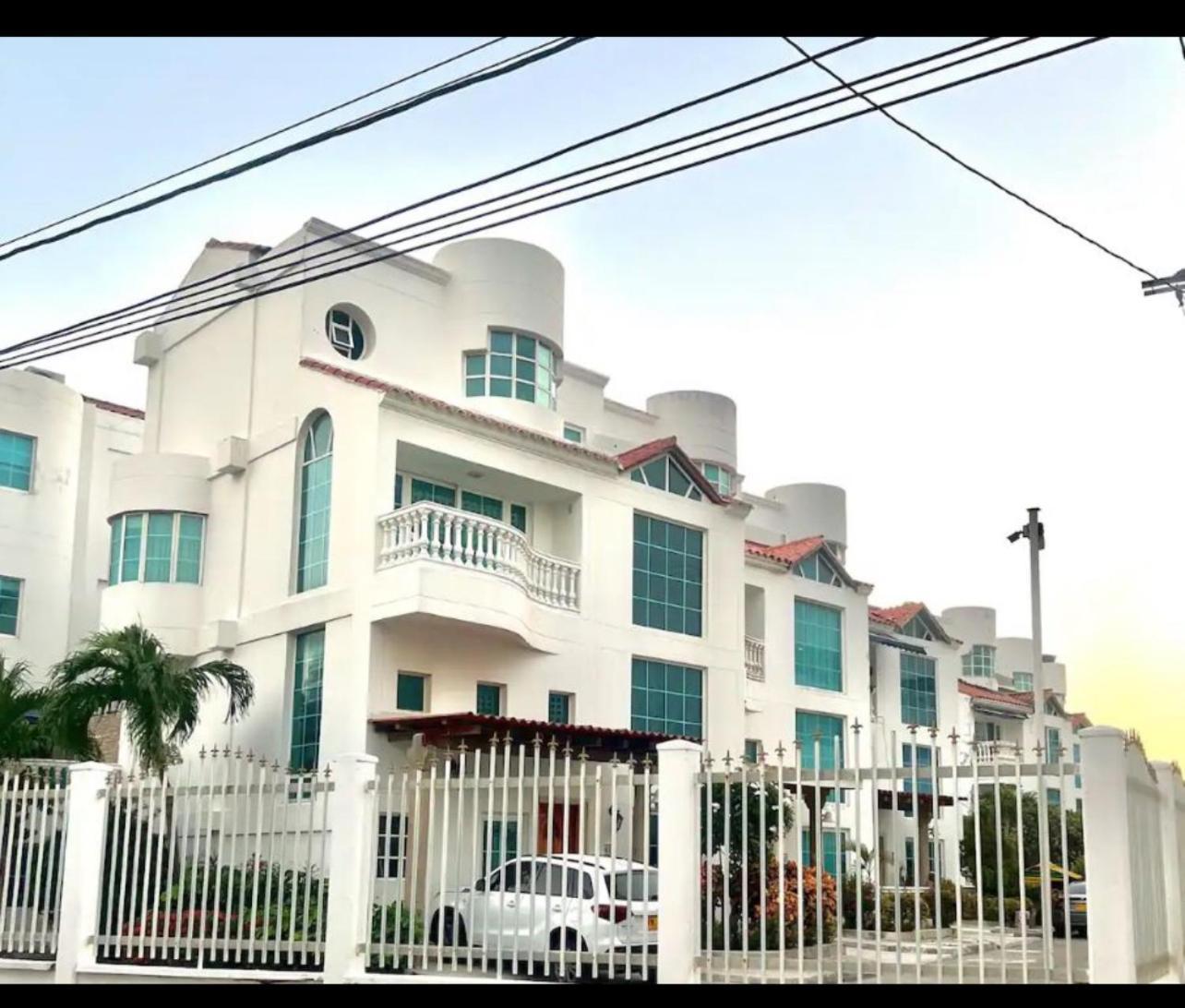Сasa de vacaciones Private House - 4 Pisos - 100 Mts De La Playa *