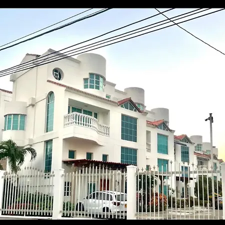Сasa de vacaciones Private House - 4 Pisos - 100 Mts De La Playa *